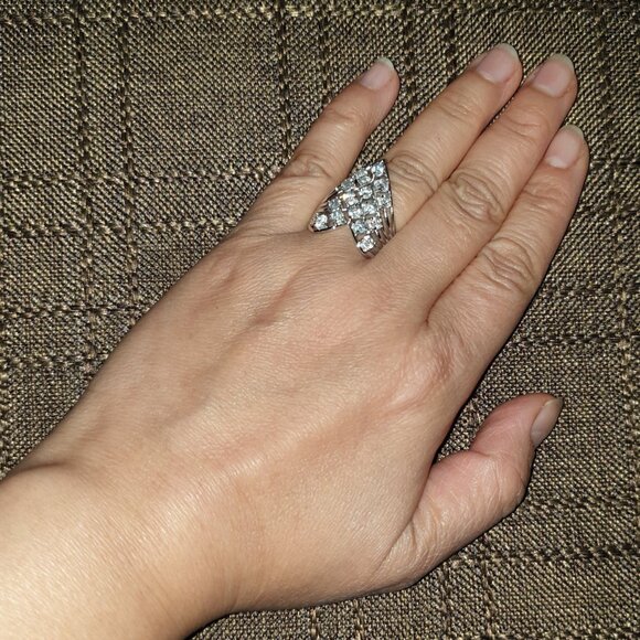 Elegant Vintage Cubic Zirconia Sterling Silver Heart-Shaped Cluster Ring - Picture 5 of 12